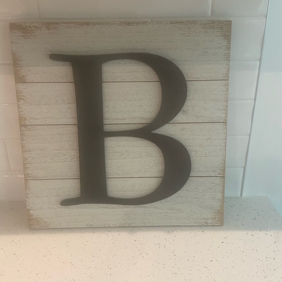 Wooden and Metal “B” initial art. - Picture 4 of 4